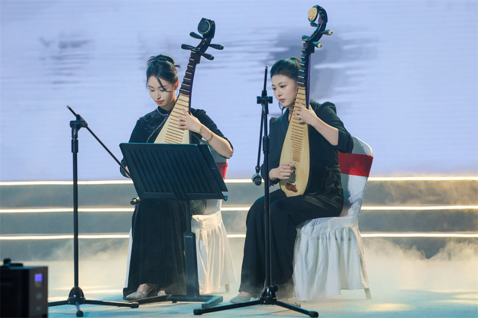 创新引领价值 理想成就未来——庆祝宝运莱智能成立25周年表彰大会暨文艺晚会隆重举行