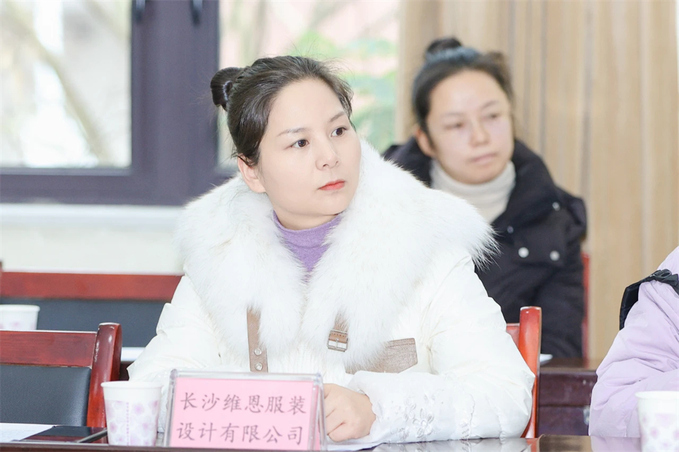 长龙街道、宝运莱智能召开首届年货盛惠暨送春联文化惠民活动工作会议