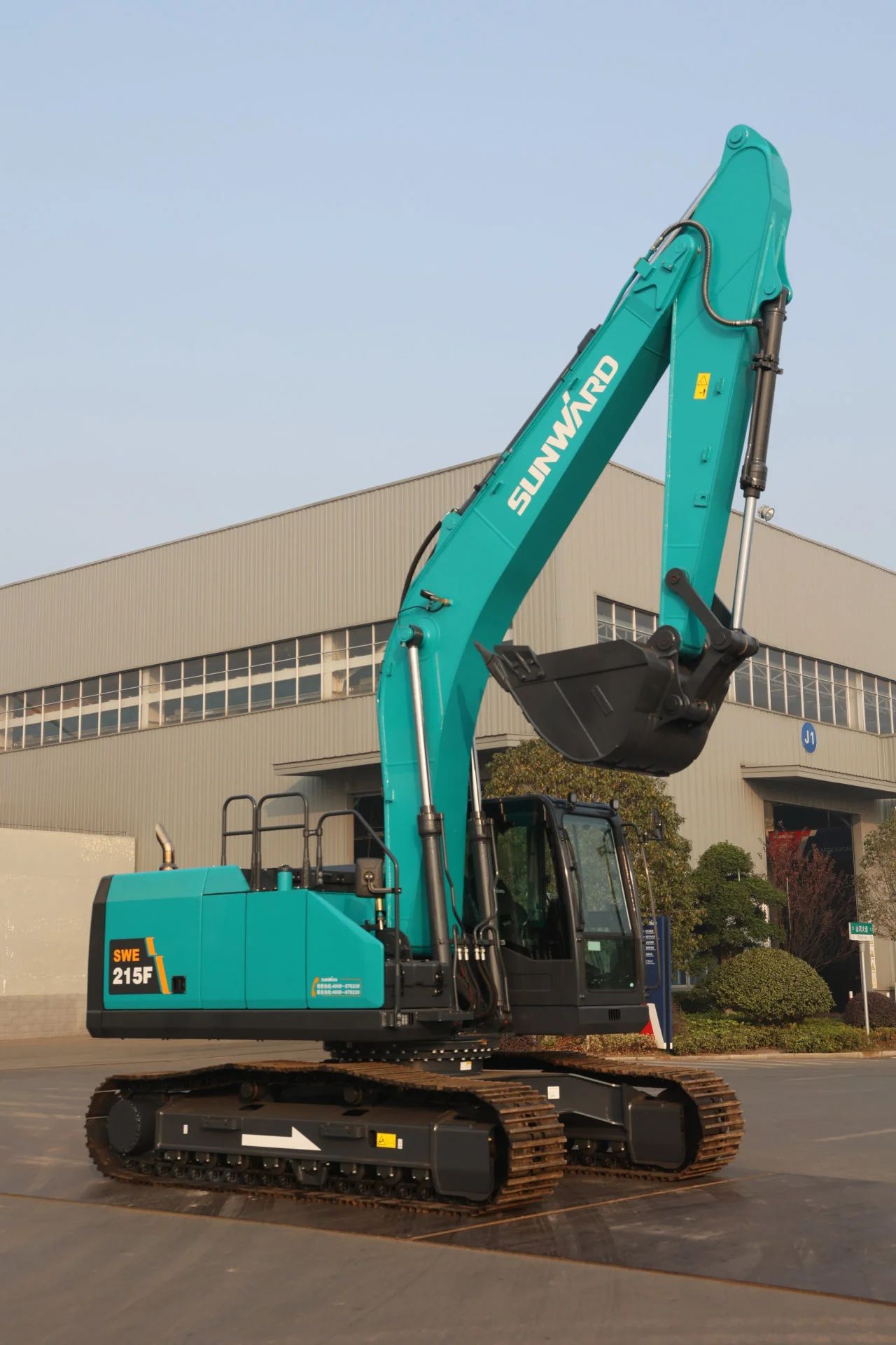 聚焦市场需求，宝运莱智能三款精品工程液压挖掘机成功下线