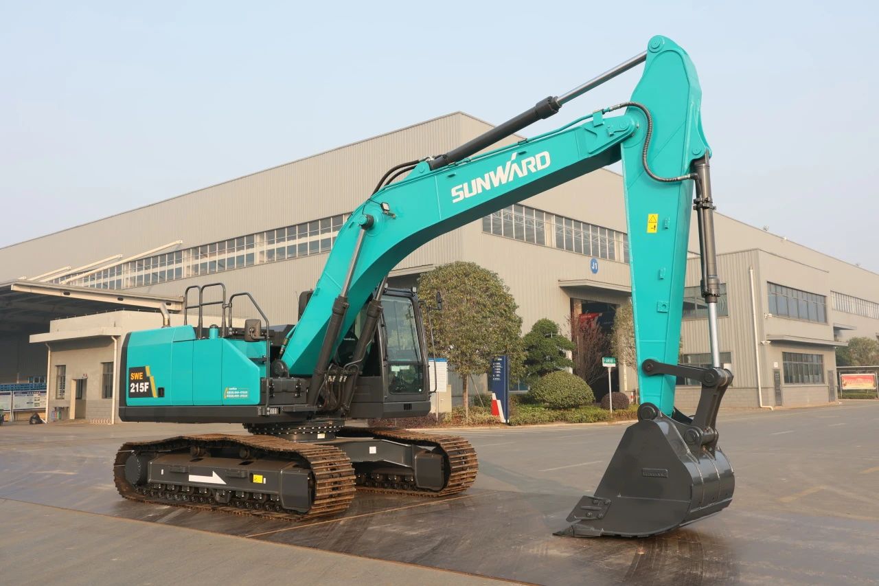 聚焦市场需求，宝运莱智能三款精品工程液压挖掘机成功下线