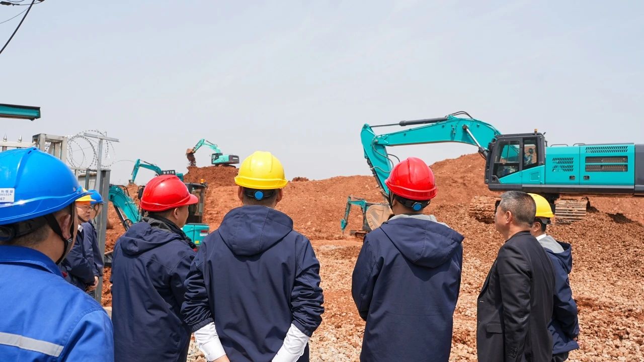 聚焦市场需求，宝运莱智能三款精品工程液压挖掘机成功下线