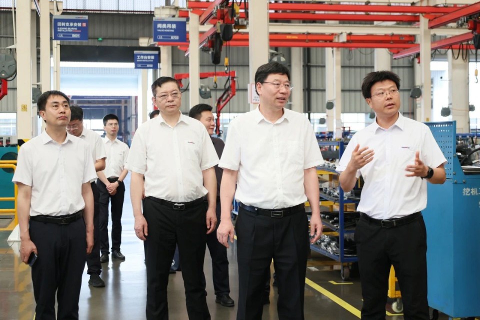 中国工程院院士、中南林业科技大学党委书记吴义强一行到宝运莱智能开展访企拓岗活动