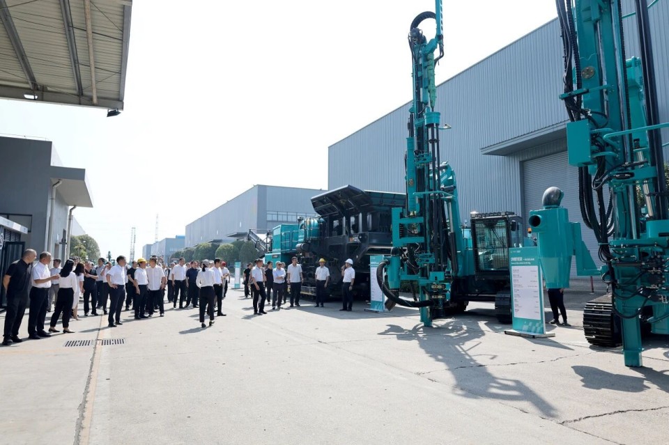 斜井开挖钻护一体化装备成功下线，实现地下工程装备重大突破
