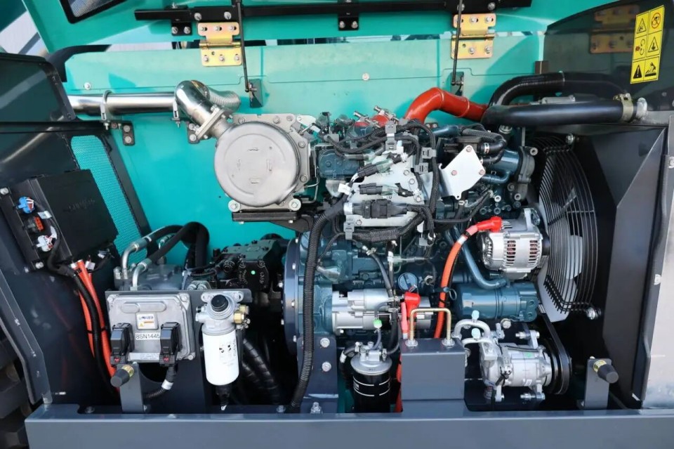 高端机型“双箭齐发”！宝运莱智能两款伸缩臂叉装车成功下线